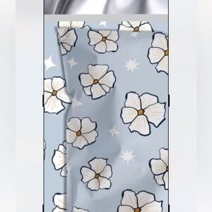 20 (6”x9”) Charming mailers featuring a blue and white floral print poly bags